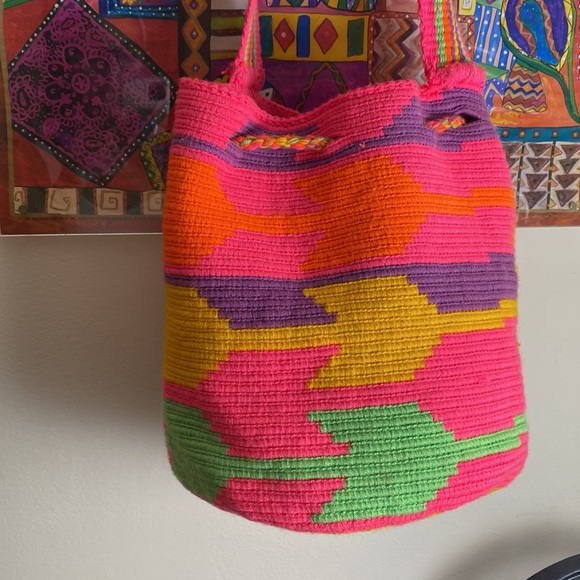Colombian Wayuu hand woven one of a kind drawstring shoulder bag. - Picture 8 of 13